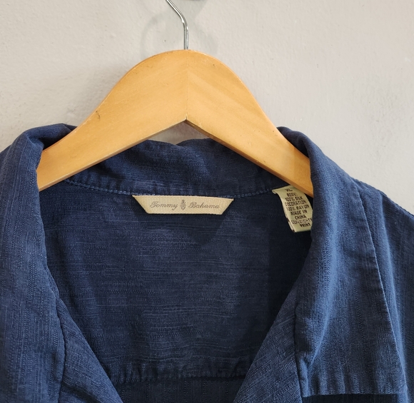 Tommy Bahama With A Twist Embroidered Pin Up Girl Navy Blue Silk Shirt Men's XL - Picture 4 of 8